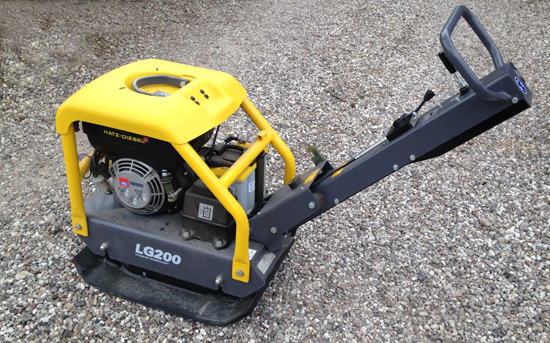 Atlas Copco LG200 E: Forward and reversible plate for soil and gravel applications