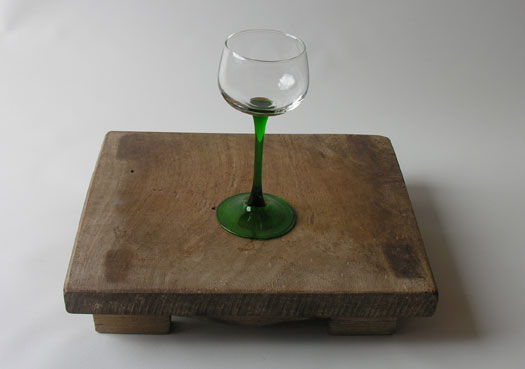 White wine glass with green stem 15cl