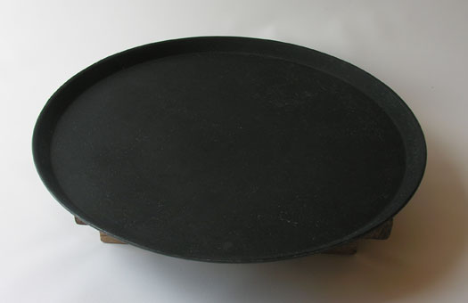 Tjenerbakke sort ellipse (skridsikker) 42x45 cm