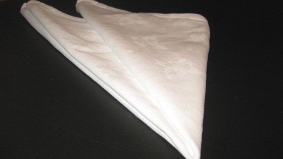 Hvid serviet i damask - mønstret