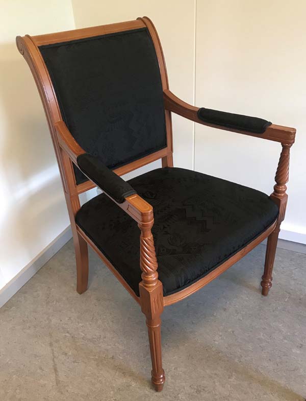VIP armchair, cherry frame, black padded seat